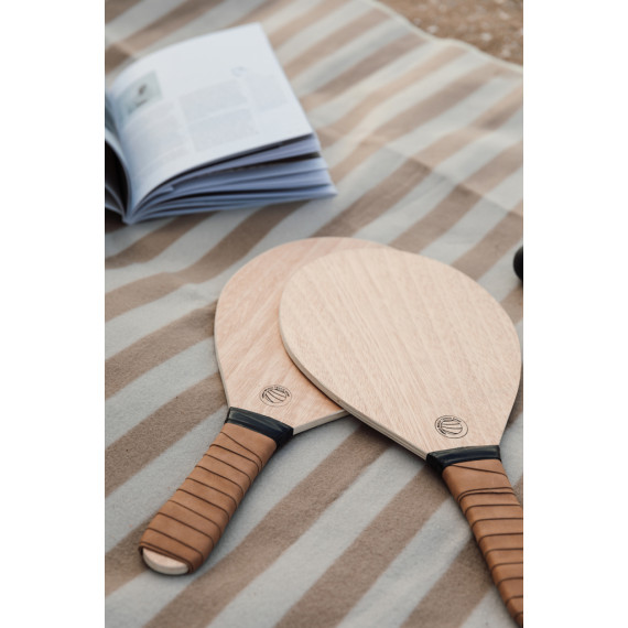 Jeu publicitaire de tennis sur la plage Colos VINGA